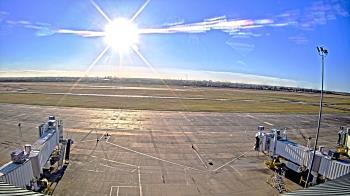 Weather camera view of Lake Charles Rgnl Arpt terminal bldg.