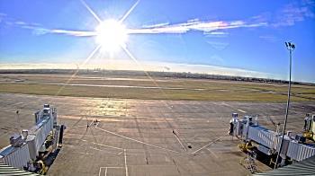 Weather camera view of Lake Charles Rgnl Arpt terminal bldg.