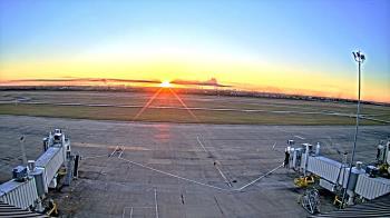 Weather camera view of Lake Charles Rgnl Arpt terminal bldg.