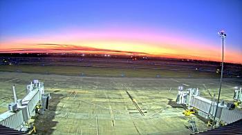 Weather camera view of Lake Charles Rgnl Arpt terminal bldg.