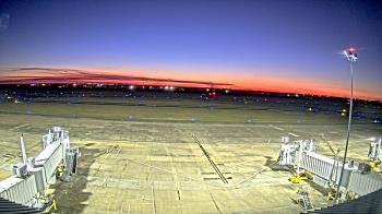 Weather camera view of Lake Charles Rgnl Arpt terminal bldg.
