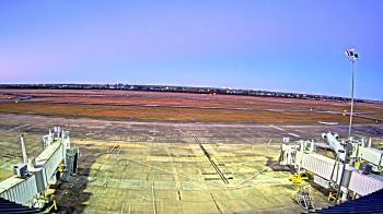 Weather camera view of Lake Charles Rgnl Arpt terminal bldg.