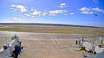 Weather camera view of Lake Charles Rgnl Arpt terminal bldg.