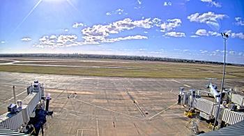 Weather camera view of Lake Charles Rgnl Arpt terminal bldg.