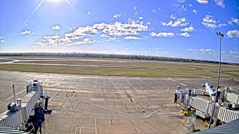 Weather camera view of Lake Charles Rgnl Arpt terminal bldg.