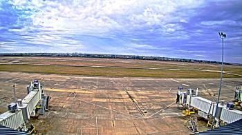 Weather camera view of Lake Charles Rgnl Arpt terminal bldg.