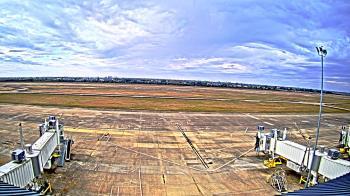 Weather camera view of Lake Charles Rgnl Arpt terminal bldg.