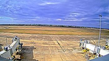 Weather camera view of Lake Charles Rgnl Arpt terminal bldg.