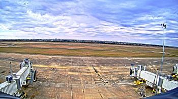 Weather camera view of Lake Charles Rgnl Arpt terminal bldg.
