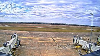 Weather camera view of Lake Charles Rgnl Arpt terminal bldg.