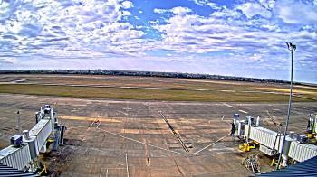 Weather camera view of Lake Charles Rgnl Arpt terminal bldg.