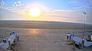 Weather camera view of Lake Charles Rgnl Arpt terminal bldg.