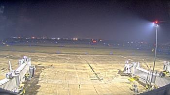 Weather camera view of Lake Charles Rgnl Arpt terminal bldg.