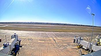 Weather camera view of Lake Charles Rgnl Arpt terminal bldg.