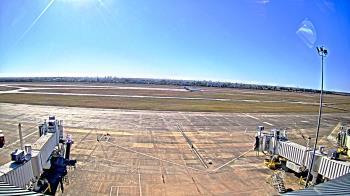 Weather camera view of Lake Charles Rgnl Arpt terminal bldg.