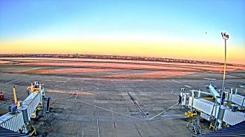 Weather camera view of Lake Charles Rgnl Arpt terminal bldg.