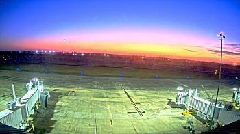 Weather camera view of Lake Charles Rgnl Arpt terminal bldg.