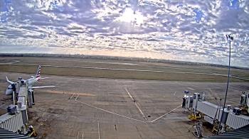Weather camera view of Lake Charles Rgnl Arpt terminal bldg.