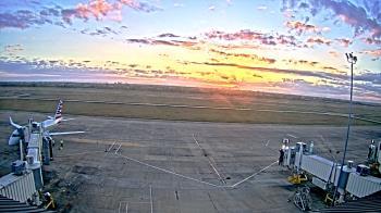 Weather camera view of Lake Charles Rgnl Arpt terminal bldg.