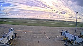 Weather camera view of Lake Charles Rgnl Arpt terminal bldg.
