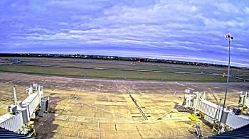 Weather camera view of Lake Charles Rgnl Arpt terminal bldg.