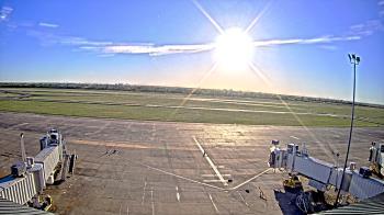 Weather camera view of Lake Charles Rgnl Arpt terminal bldg.