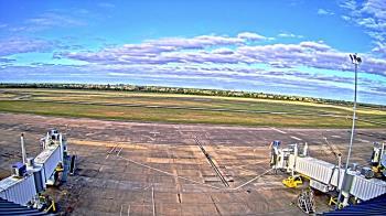 Weather camera view of Lake Charles Rgnl Arpt terminal bldg.