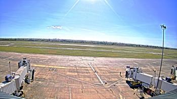 Weather camera view of Lake Charles Rgnl Arpt terminal bldg.