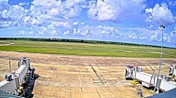 Weather camera view of Lake Charles Rgnl Arpt terminal bldg.