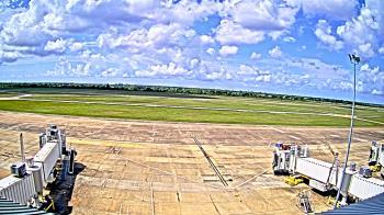 Weather camera view of Lake Charles Rgnl Arpt terminal bldg.