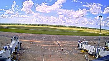 Weather camera view of Lake Charles Rgnl Arpt terminal bldg.