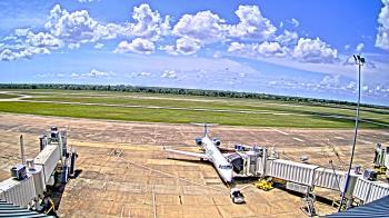 Weather camera view of Lake Charles Rgnl Arpt terminal bldg.