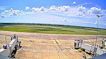 Weather camera view of Lake Charles Rgnl Arpt terminal bldg.