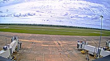 Weather camera view of Lake Charles Rgnl Arpt terminal bldg.