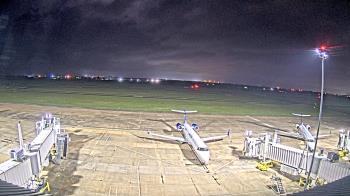 Weather camera view of Lake Charles Rgnl Arpt terminal bldg.