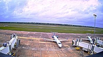 Weather camera view of Lake Charles Rgnl Arpt terminal bldg.
