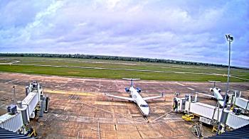 Weather camera view of Lake Charles Rgnl Arpt terminal bldg.