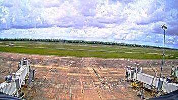 Weather camera view of Lake Charles Rgnl Arpt terminal bldg.