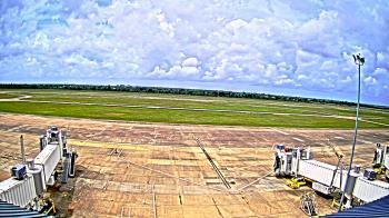 Weather camera view of Lake Charles Rgnl Arpt terminal bldg.