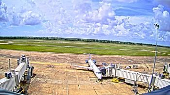Weather camera view of Lake Charles Rgnl Arpt terminal bldg.