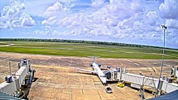 Weather camera view of Lake Charles Rgnl Arpt terminal bldg.