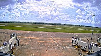 Weather camera view of Lake Charles Rgnl Arpt terminal bldg.