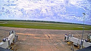 Weather camera view of Lake Charles Rgnl Arpt terminal bldg.