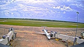 Weather camera view of Lake Charles Rgnl Arpt terminal bldg.