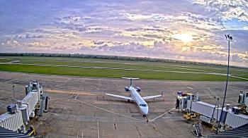 Weather camera view of Lake Charles Rgnl Arpt terminal bldg.