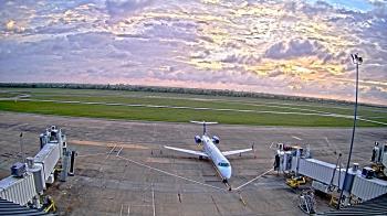 Weather camera view of Lake Charles Rgnl Arpt terminal bldg.