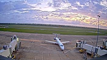 Weather camera view of Lake Charles Rgnl Arpt terminal bldg.