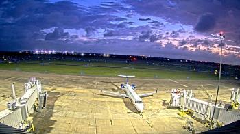 Weather camera view of Lake Charles Rgnl Arpt terminal bldg.