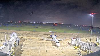 Weather camera view of Lake Charles Rgnl Arpt terminal bldg.