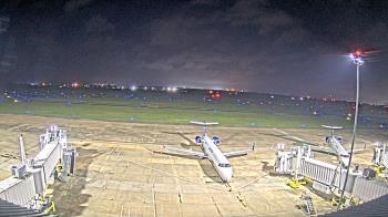 Weather camera view of Lake Charles Rgnl Arpt terminal bldg.